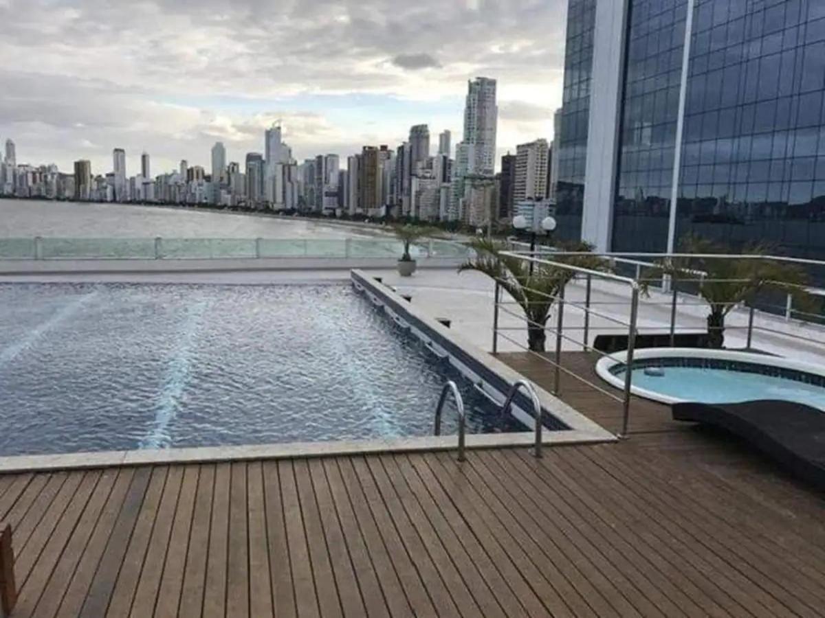 Para Casais, Predio Beira Mar, Em Frente A Roda Gigante บัลเนอาริโอ กังโบริว ภายนอก รูปภาพ