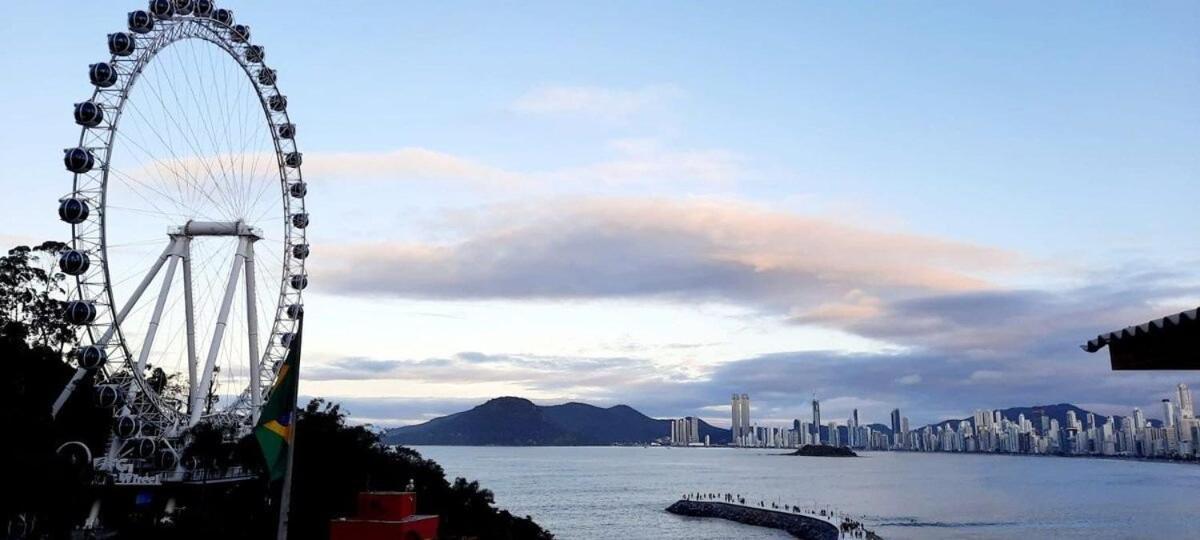 Para Casais, Predio Beira Mar, Em Frente A Roda Gigante บัลเนอาริโอ กังโบริว ภายนอก รูปภาพ